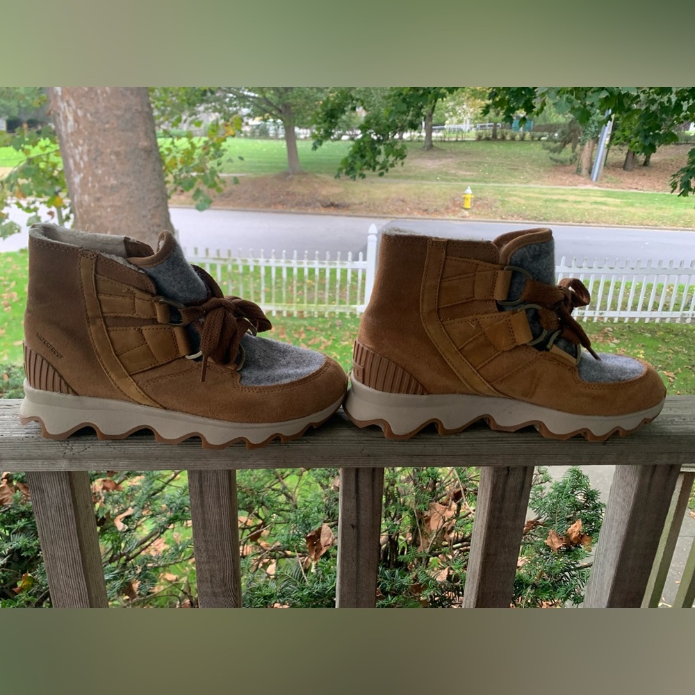 Sorel boots - Picture 4 of 6